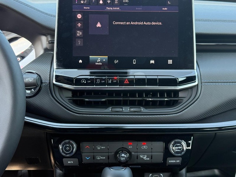 Jeep Compass Vehicle Full-screen Gallery Image 8