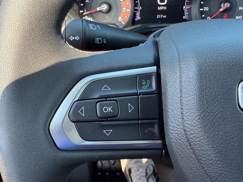 Jeep Compass Vehicle Full-screen Gallery Image 10