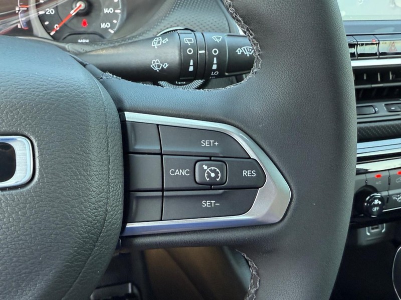 Jeep Compass Vehicle Full-screen Gallery Image 11