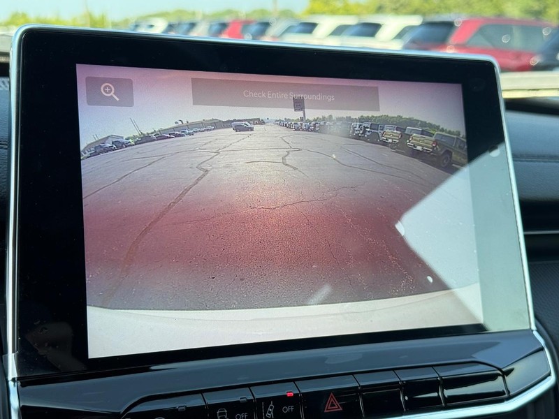 Jeep Compass Vehicle Full-screen Gallery Image 13