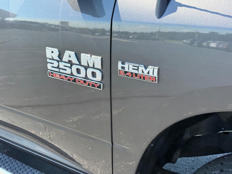 Ram 2500 Vehicle Full-screen Gallery Image 10