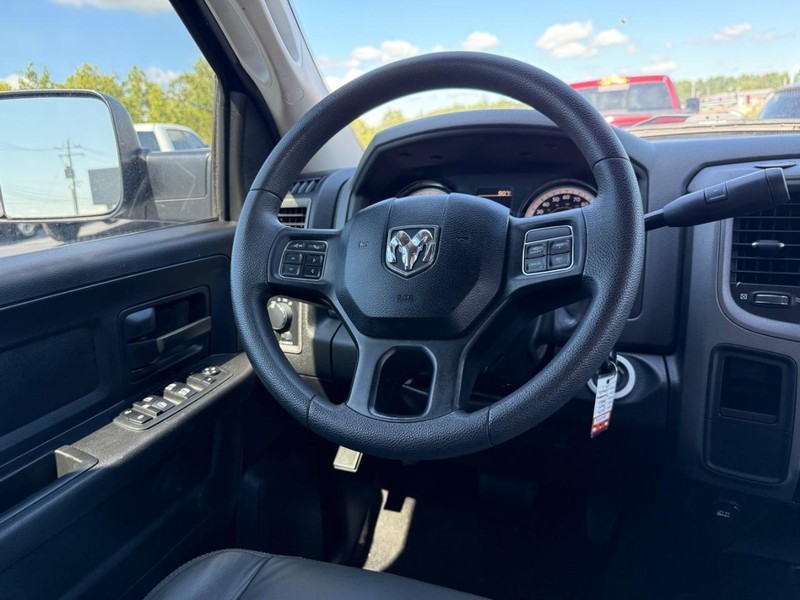 Ram 2500 Vehicle Full-screen Gallery Image 13