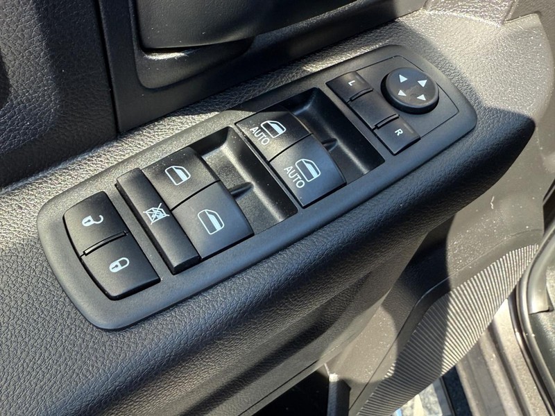 Ram 2500 Vehicle Full-screen Gallery Image 15