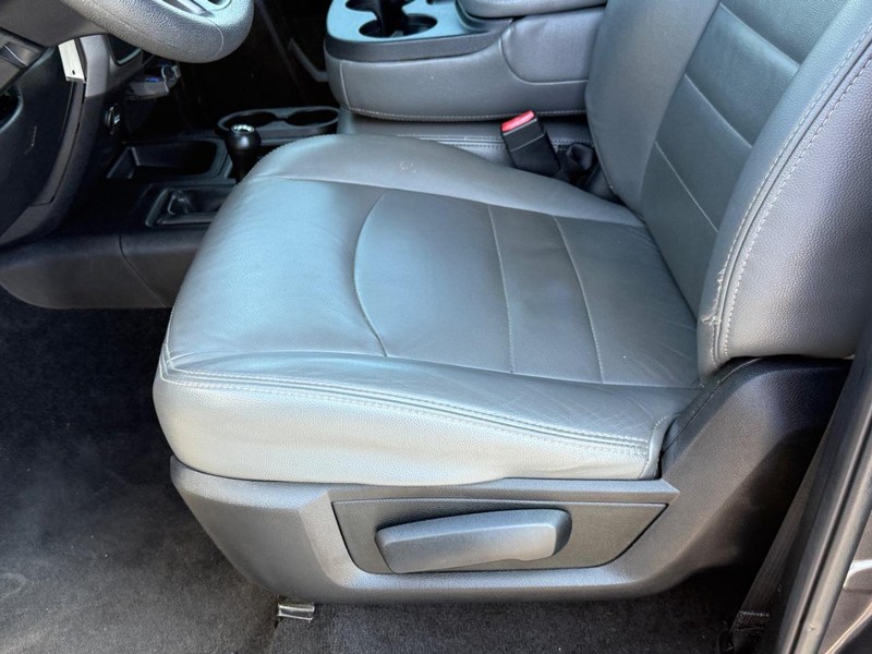 Ram 2500 Vehicle Full-screen Gallery Image 16