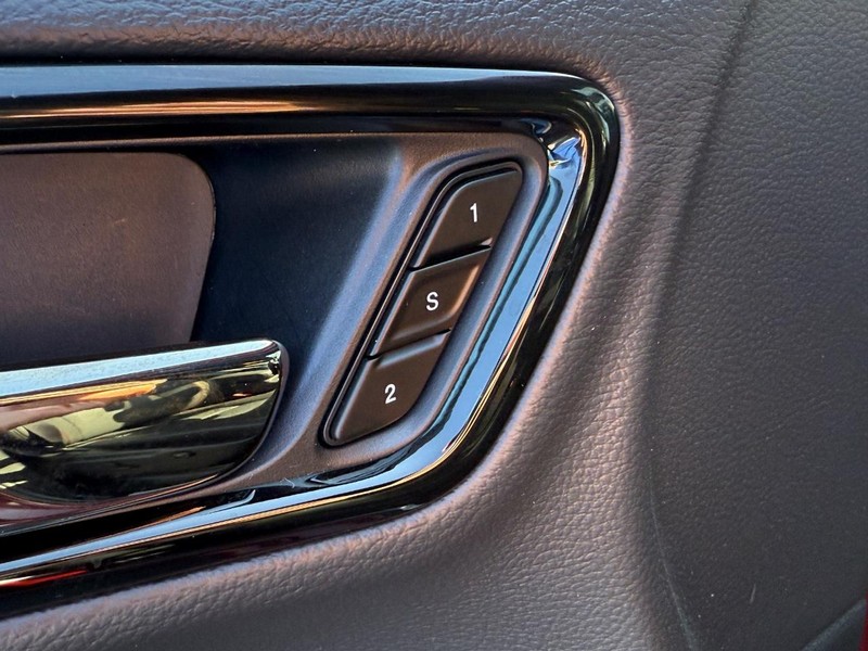 Dodge Durango Vehicle Full-screen Gallery Image 12