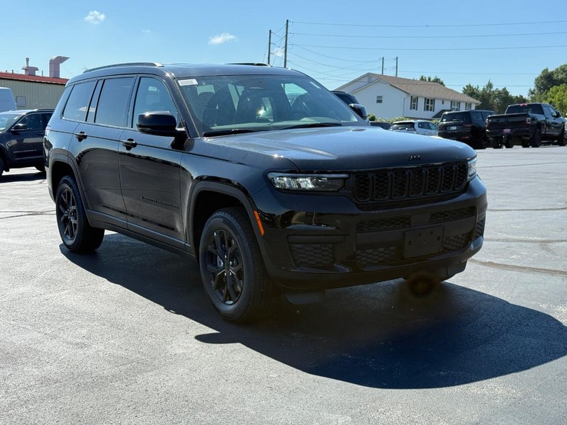 Jeep Grand Cherokee L Vehicle Full-screen Gallery Image 2