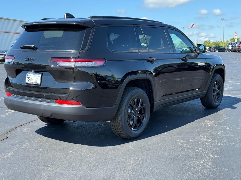 Jeep Grand Cherokee L Vehicle Full-screen Gallery Image 3