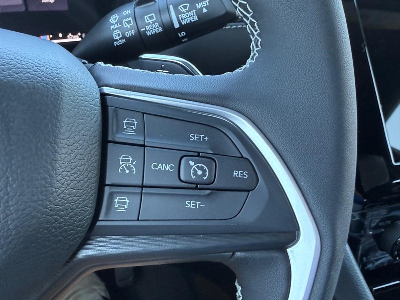 Jeep Grand Cherokee L Vehicle Full-screen Gallery Image 12