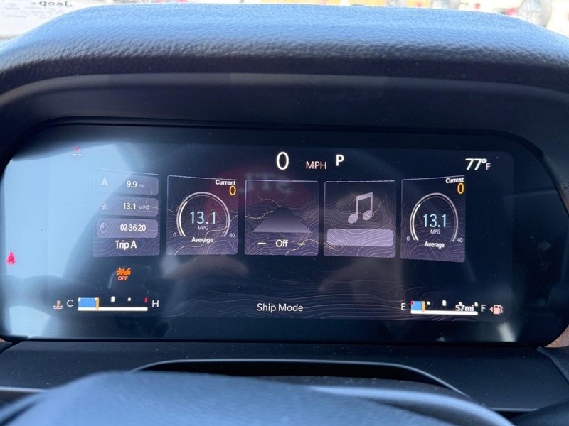 Jeep Grand Cherokee L Vehicle Full-screen Gallery Image 13