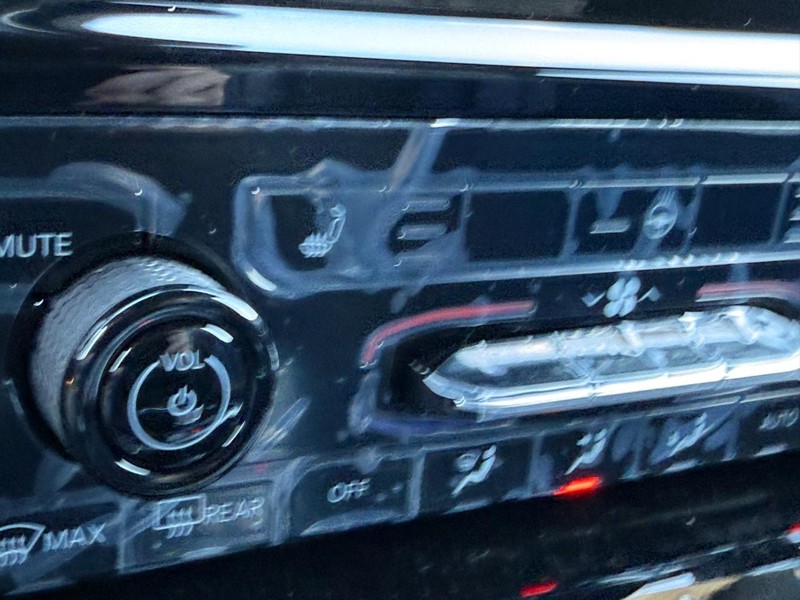 Jeep Grand Cherokee L Vehicle Full-screen Gallery Image 14