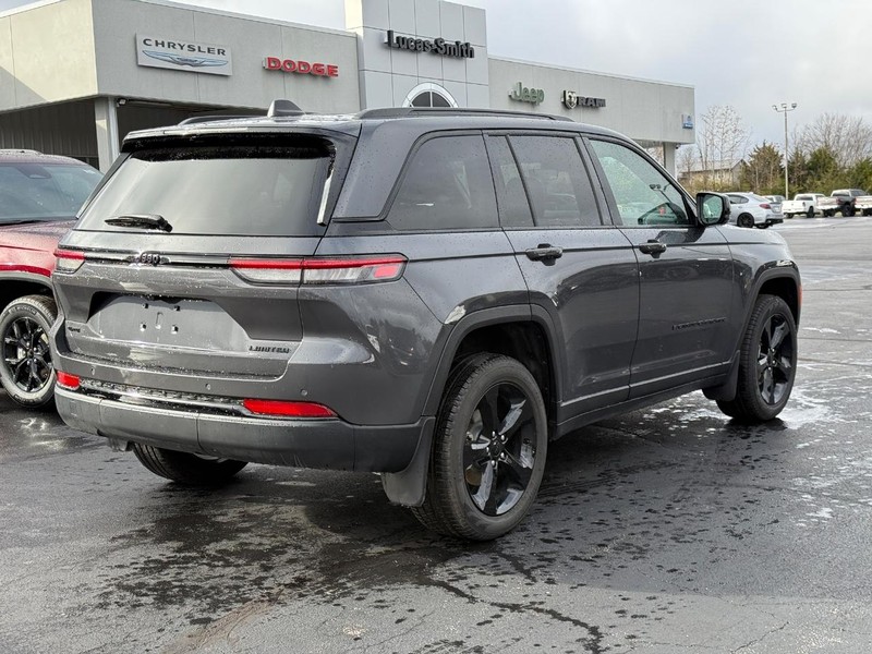 Jeep Grand Cherokee Vehicle Full-screen Gallery Image 3