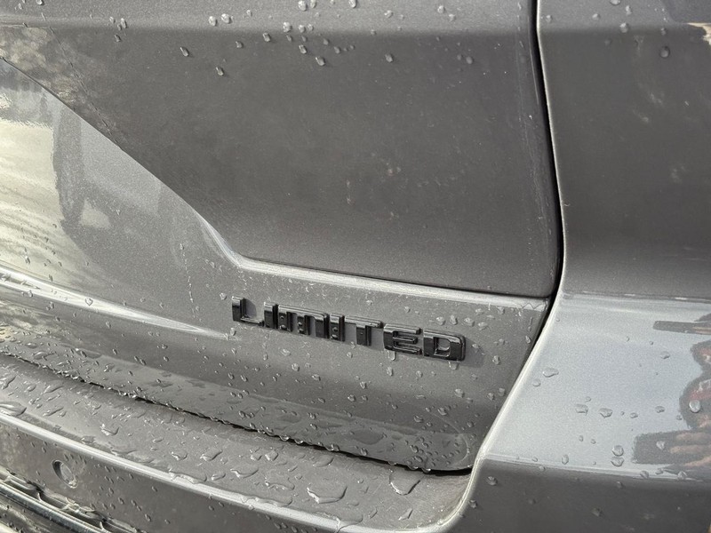 Jeep Grand Cherokee Vehicle Full-screen Gallery Image 4