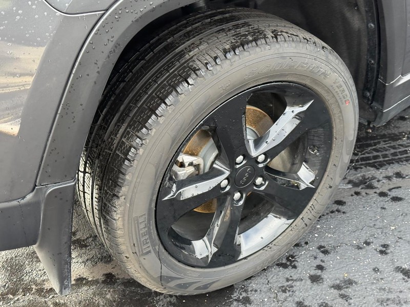 Jeep Grand Cherokee Vehicle Full-screen Gallery Image 5