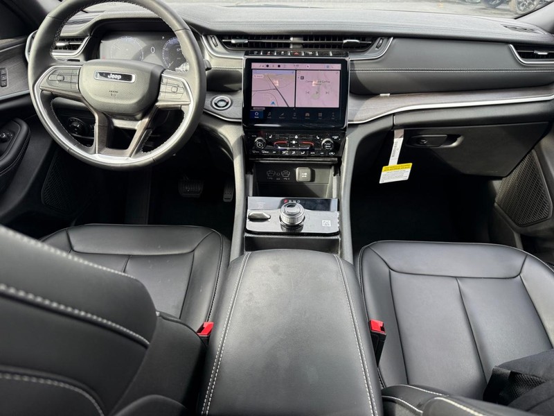 Jeep Grand Cherokee Vehicle Full-screen Gallery Image 7