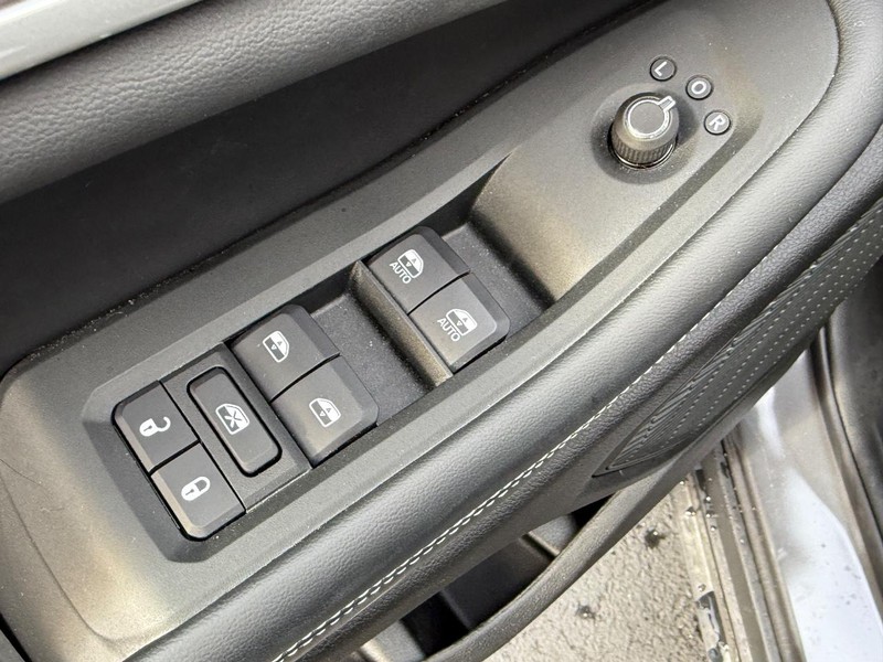 Jeep Grand Cherokee Vehicle Full-screen Gallery Image 10