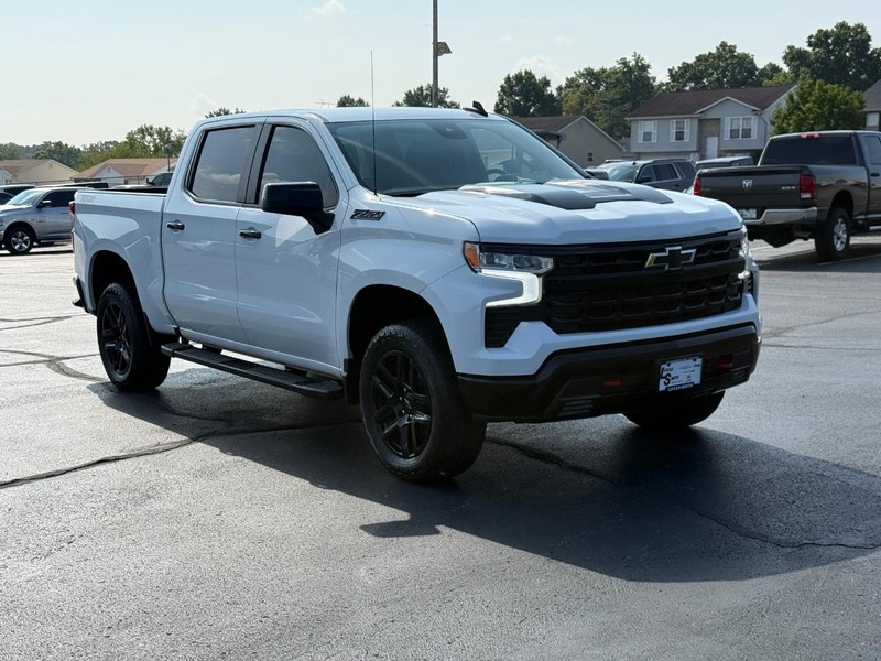 Chevrolet Silverado 1500 Vehicle Full-screen Gallery Image 2