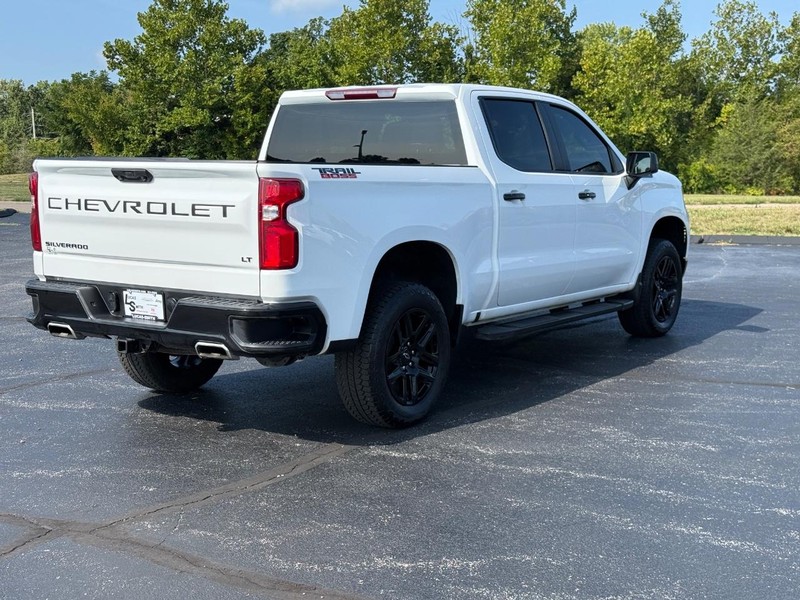 Chevrolet Silverado 1500 Vehicle Full-screen Gallery Image 3