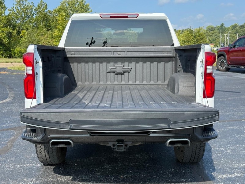Chevrolet Silverado 1500 Vehicle Full-screen Gallery Image 4