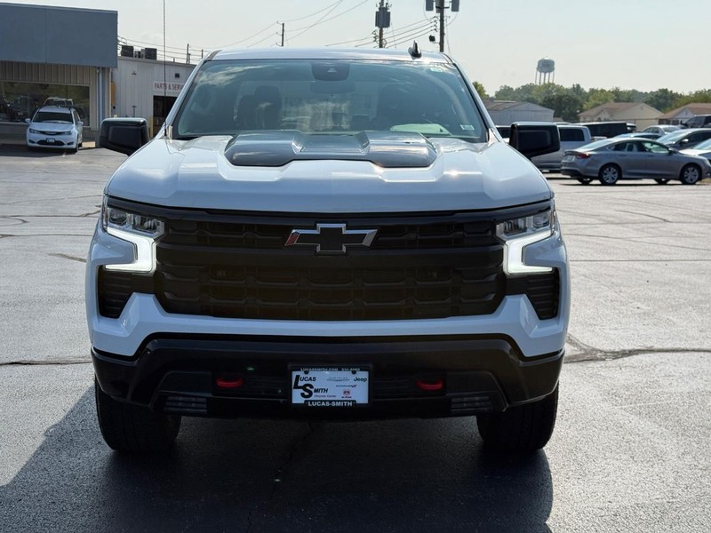 Chevrolet Silverado 1500 Vehicle Full-screen Gallery Image 12