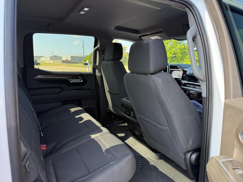 Chevrolet Silverado 1500 Vehicle Full-screen Gallery Image 13