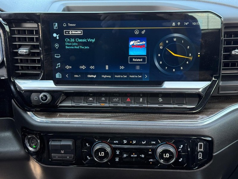 Chevrolet Silverado 1500 Vehicle Full-screen Gallery Image 16