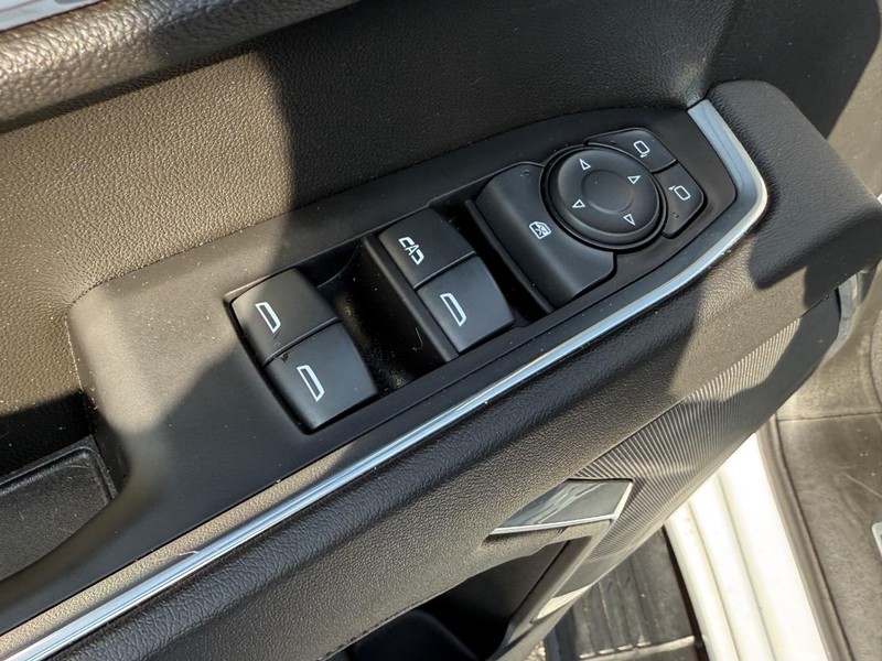 Chevrolet Silverado 1500 Vehicle Full-screen Gallery Image 17