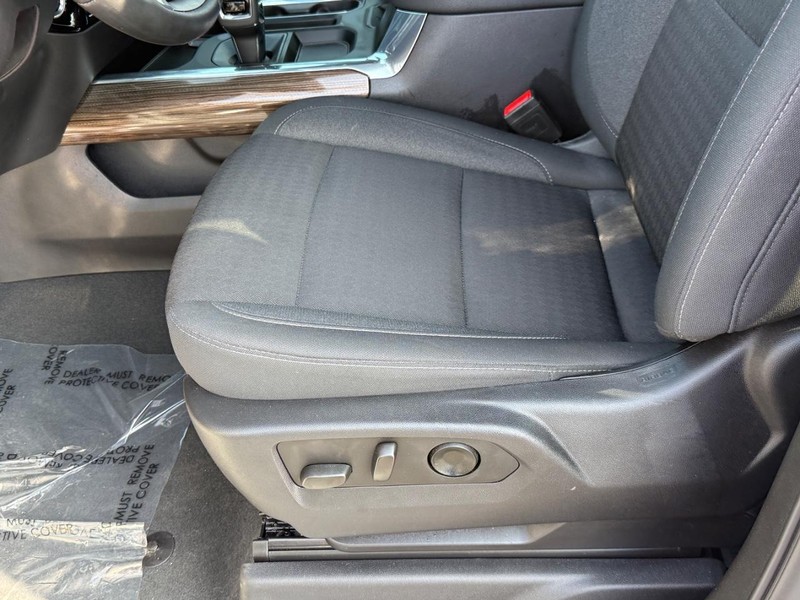 Chevrolet Silverado 1500 Vehicle Full-screen Gallery Image 18