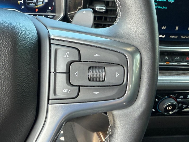 Chevrolet Silverado 1500 Vehicle Full-screen Gallery Image 21