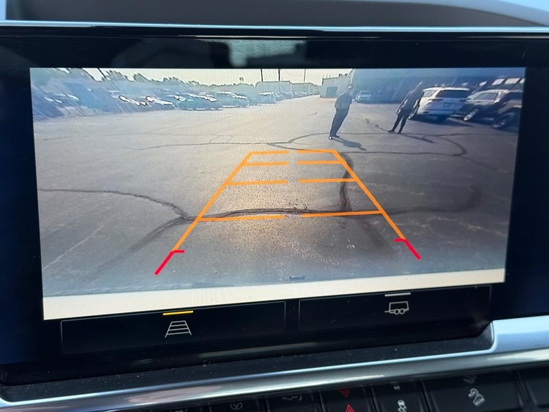 Chevrolet Silverado 1500 Vehicle Full-screen Gallery Image 24