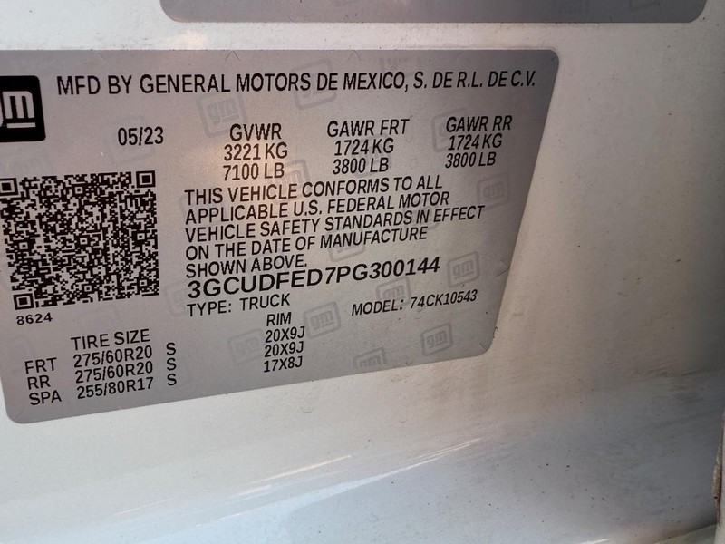 Chevrolet Silverado 1500 Vehicle Full-screen Gallery Image 26