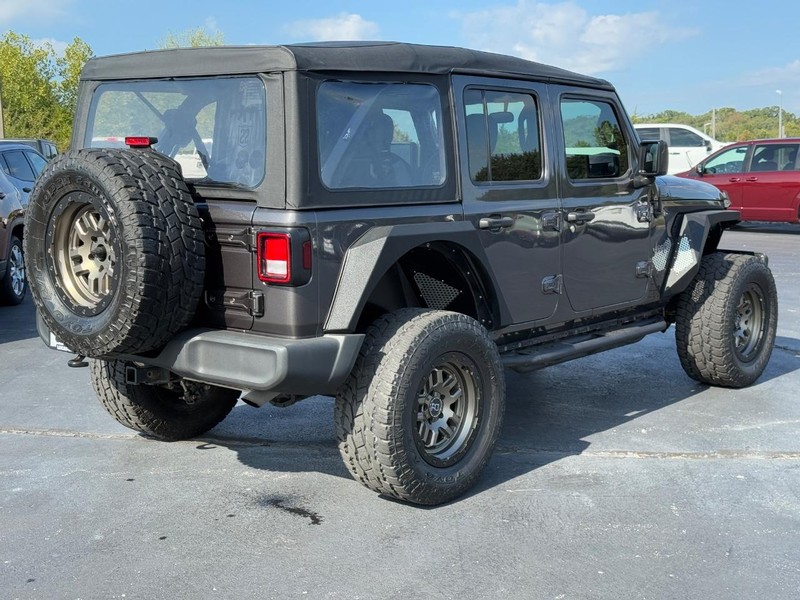 Jeep Wrangler Unlimited Vehicle Full-screen Gallery Image 3