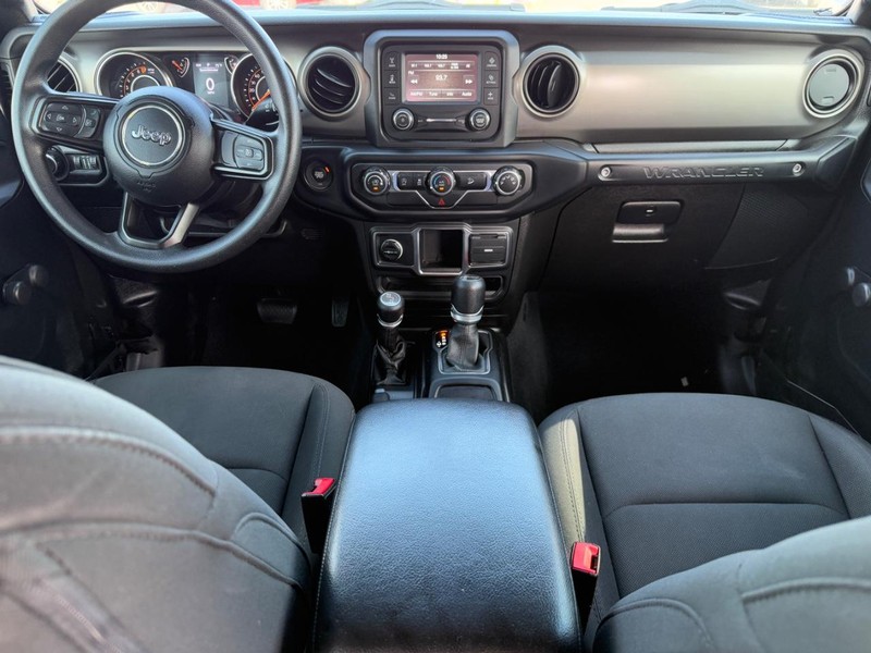 Jeep Wrangler Unlimited Vehicle Full-screen Gallery Image 10