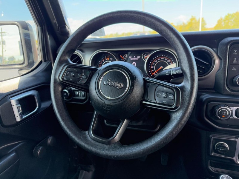 Jeep Wrangler Unlimited Vehicle Full-screen Gallery Image 11