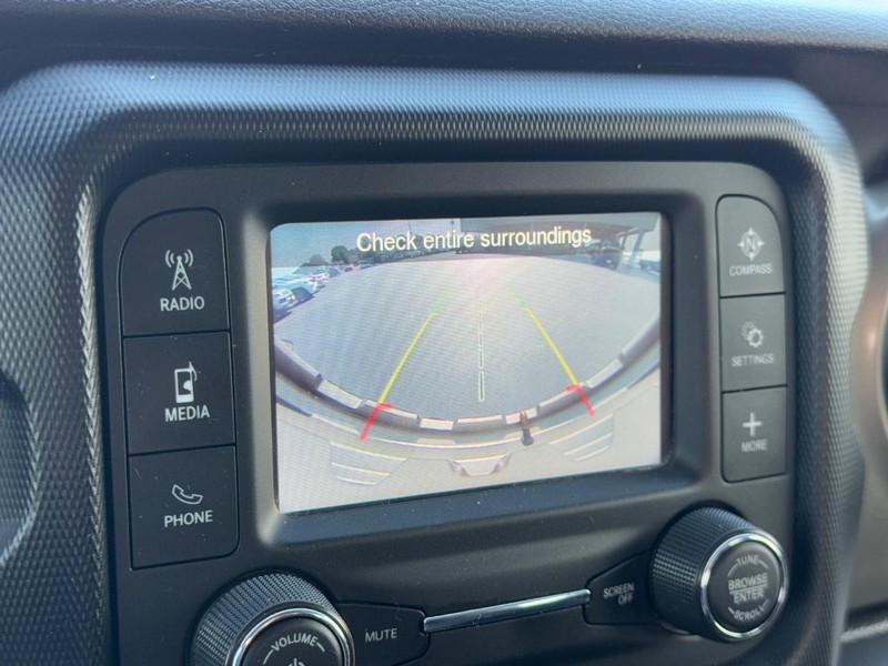 Jeep Wrangler Unlimited Vehicle Full-screen Gallery Image 18