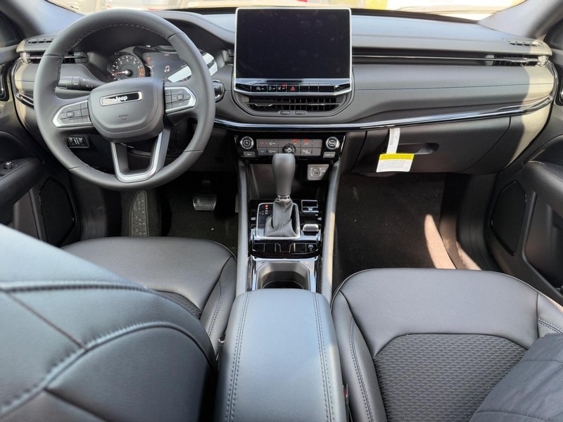 Jeep Compass Vehicle Full-screen Gallery Image 6