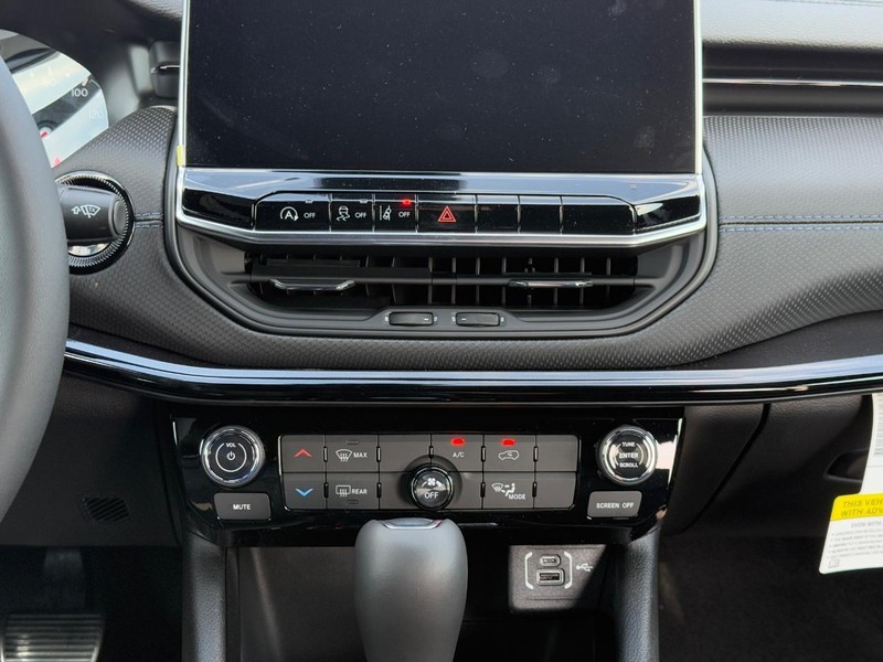 Jeep Compass Vehicle Full-screen Gallery Image 9