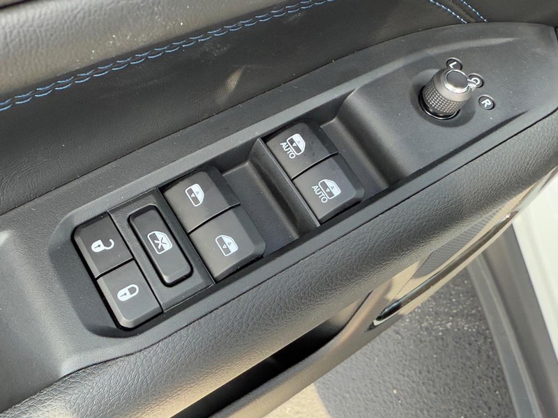 Jeep Compass Vehicle Full-screen Gallery Image 10