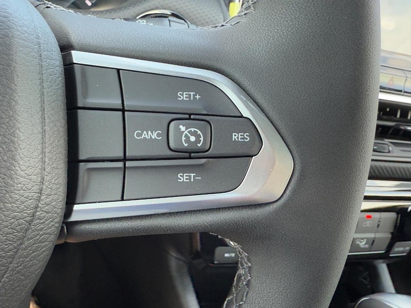 Jeep Compass Vehicle Full-screen Gallery Image 13