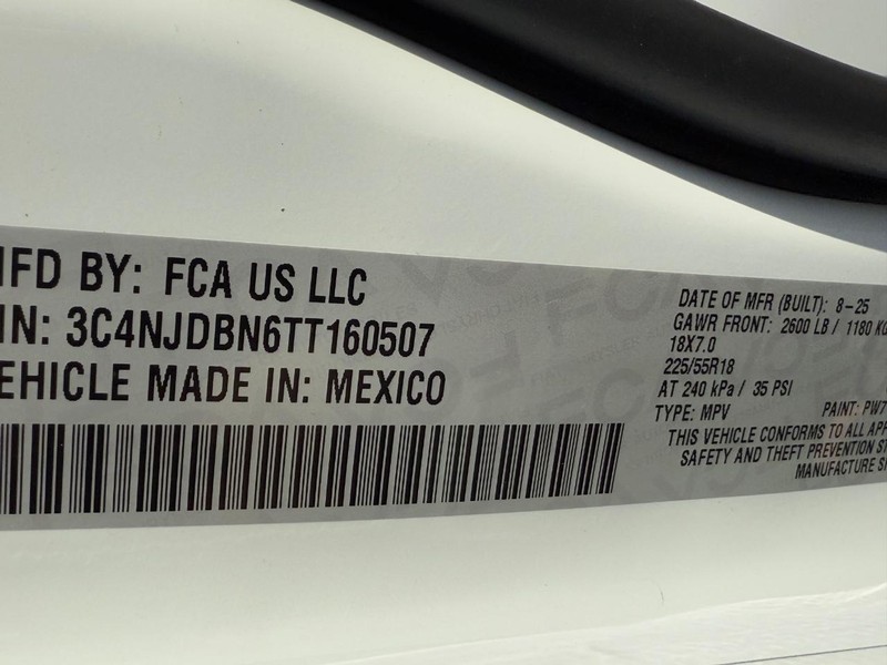 Jeep Compass Vehicle Full-screen Gallery Image 15