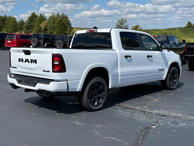 Ram 1500 Vehicle Full-screen Gallery Image 3
