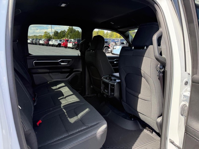 Ram 1500 Vehicle Full-screen Gallery Image 6