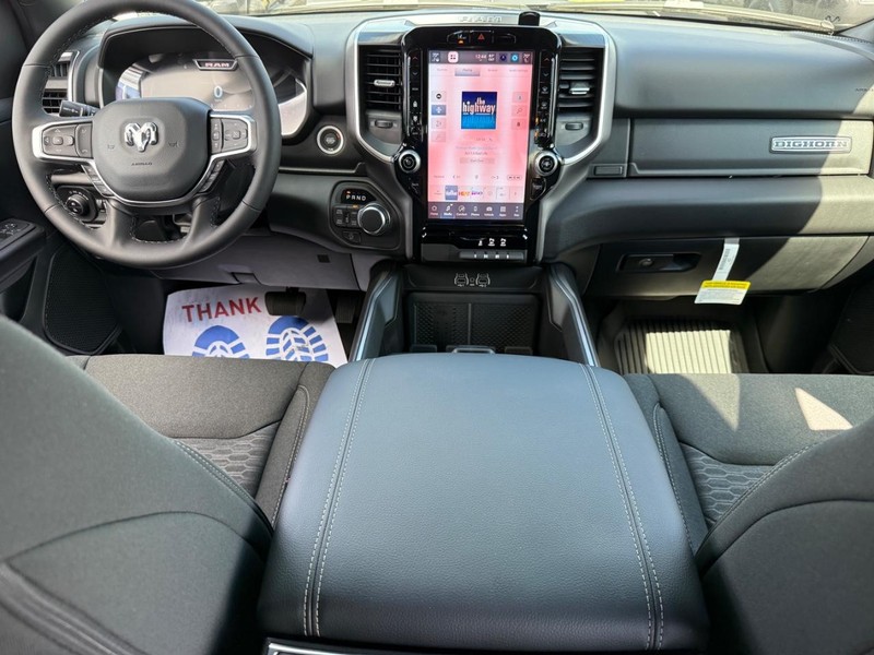 Ram 1500 Vehicle Full-screen Gallery Image 7