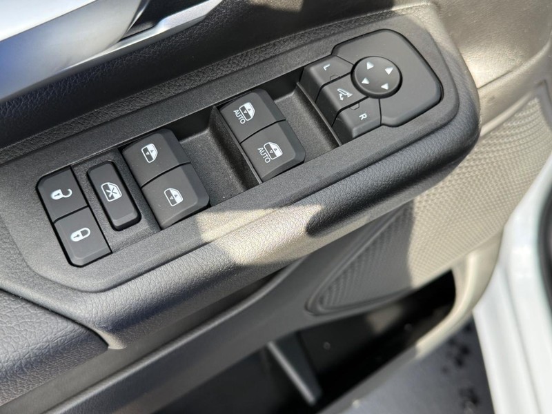 Ram 1500 Vehicle Full-screen Gallery Image 10