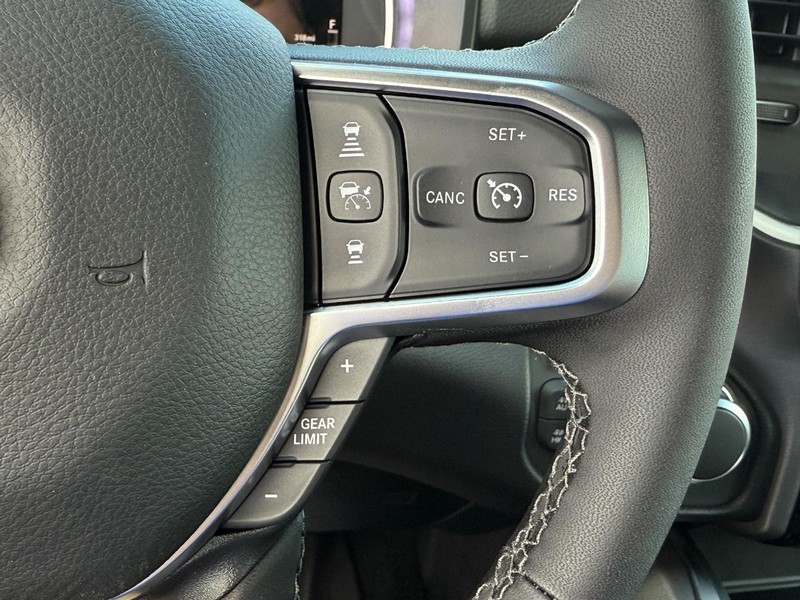 Ram 1500 Vehicle Full-screen Gallery Image 13