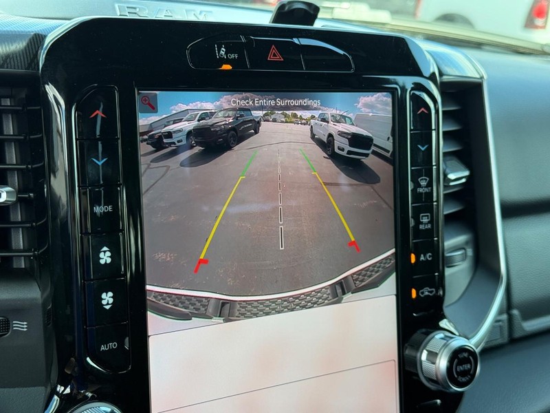 Ram 1500 Vehicle Full-screen Gallery Image 15