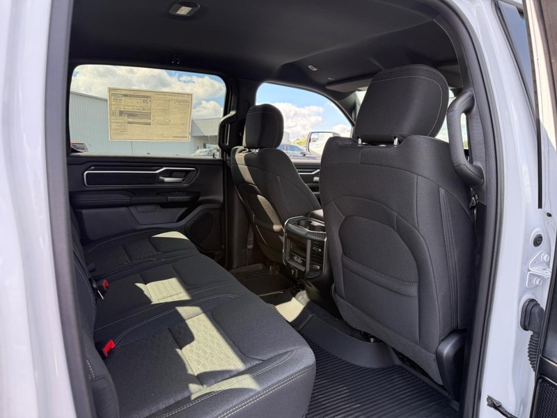 Ram 1500 Vehicle Full-screen Gallery Image 6