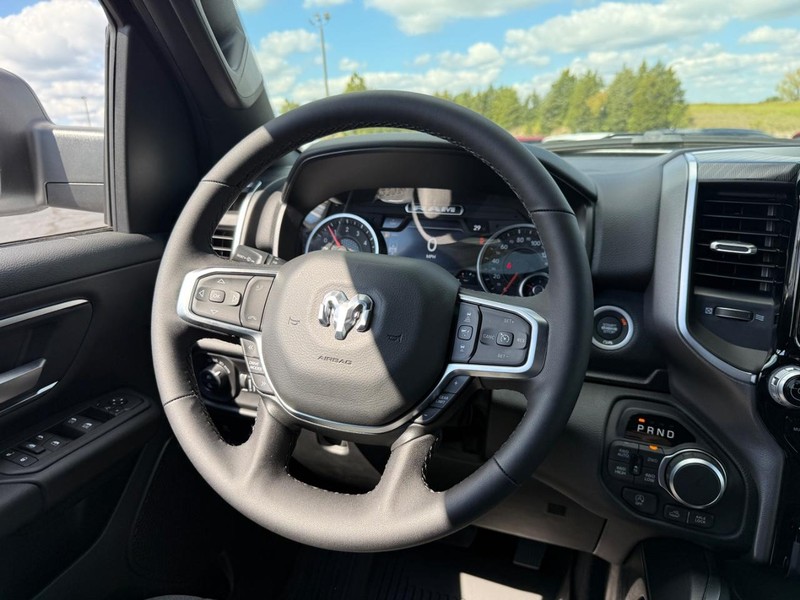 Ram 1500 Vehicle Full-screen Gallery Image 8