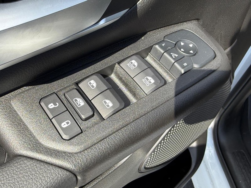 Ram 1500 Vehicle Full-screen Gallery Image 10