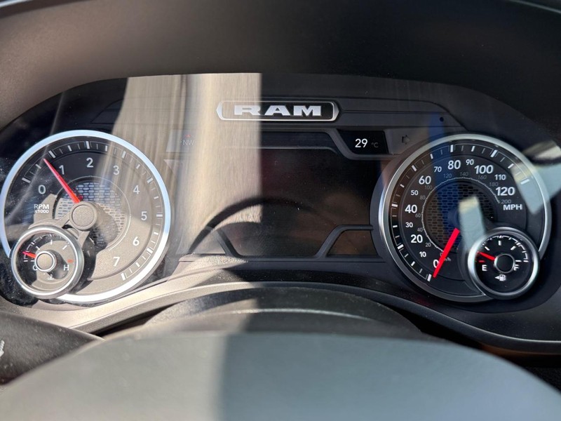 Ram 1500 Vehicle Full-screen Gallery Image 13