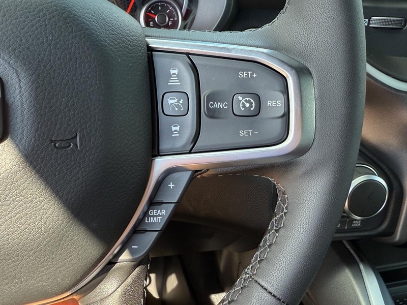 Ram 1500 Vehicle Full-screen Gallery Image 14